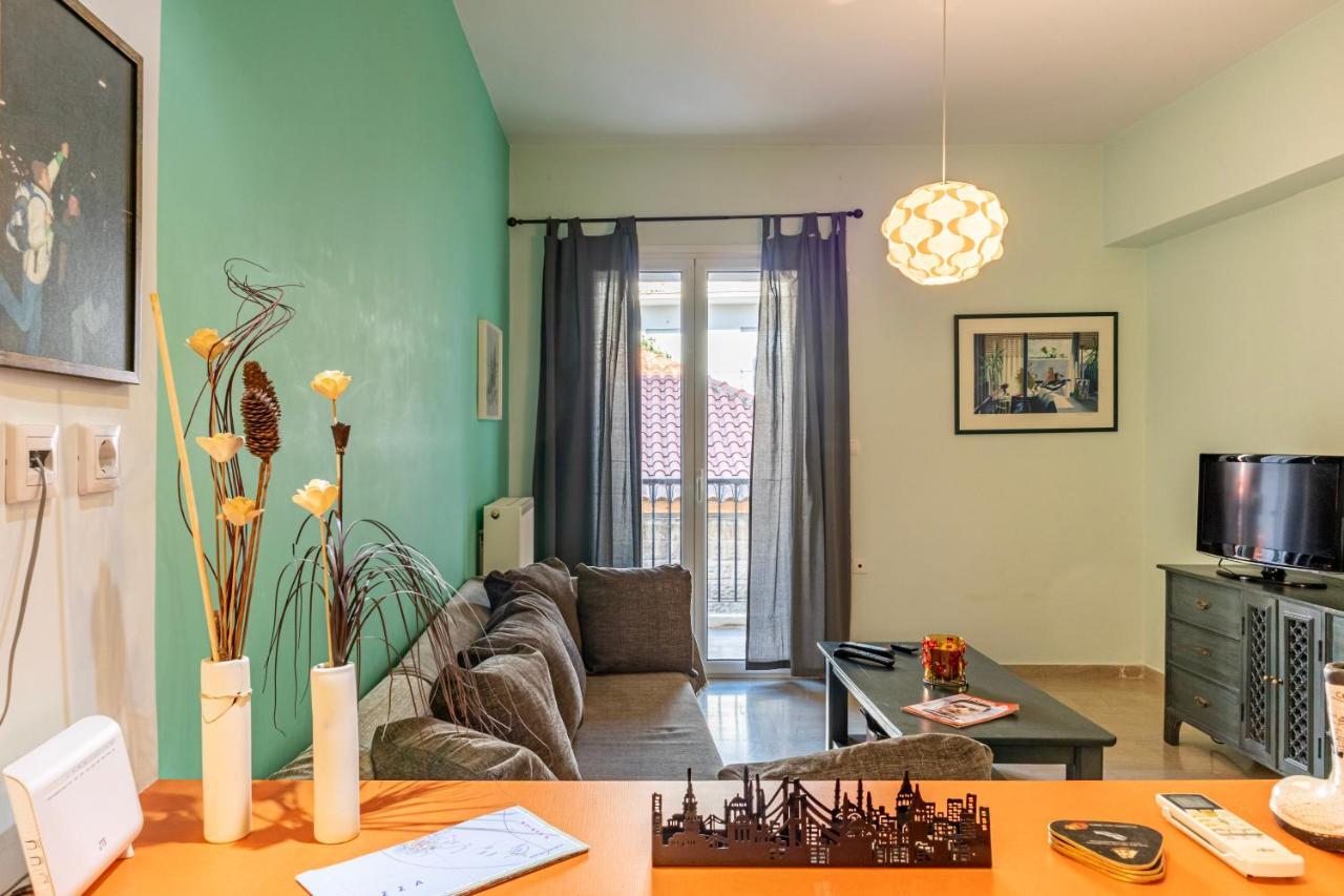 Erika'S Oasis - Stylish Gem Inthe Heart Of History Apartamento Calamata Exterior foto