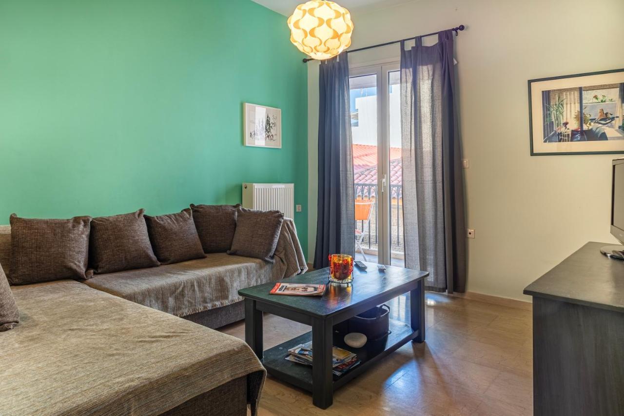 Erika'S Oasis - Stylish Gem Inthe Heart Of History Apartamento Calamata Exterior foto